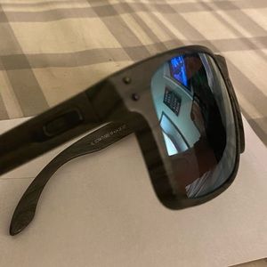 Oakley Holbrook